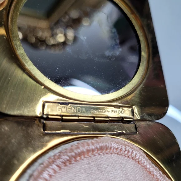 Gwenda Powder Compact - Picture 5 of 10